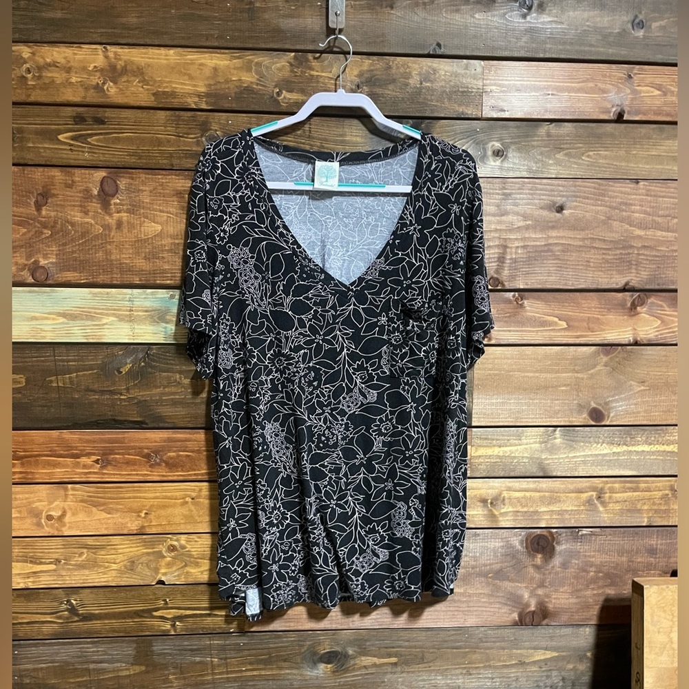 ModCloth V-Neck Floral Pocket Tee